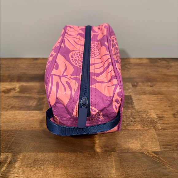 ALOHA Collection Dopp Kit - Picture 2 of 5